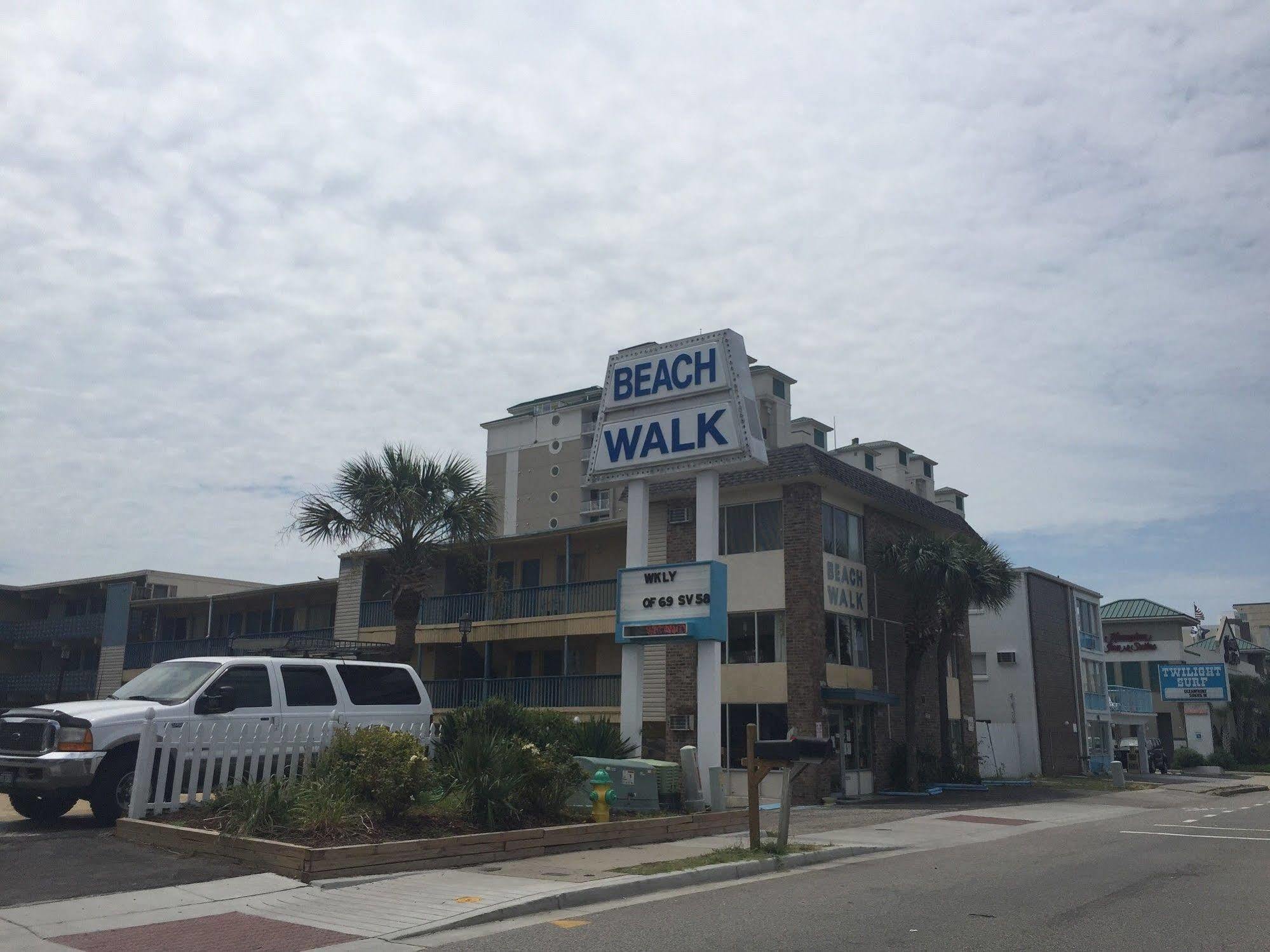 Отель Beach Walk Миртл-Бич Экстерьер фото